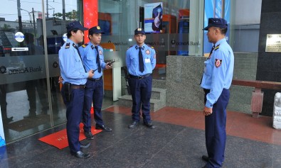 nhân viên bảo vệ ngân hàng